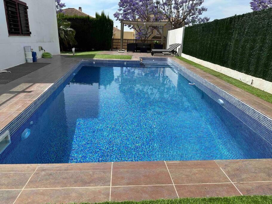 Modern 5-Bedroom Villa With Pool Montequinto Extérieur photo