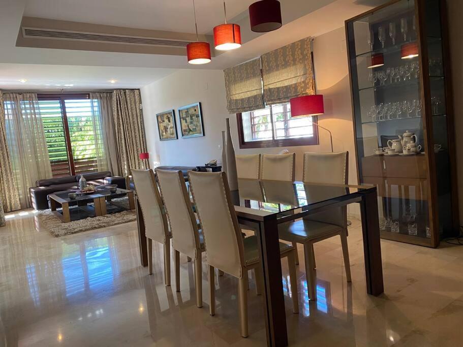 Modern 5-Bedroom Villa With Pool Montequinto Extérieur photo