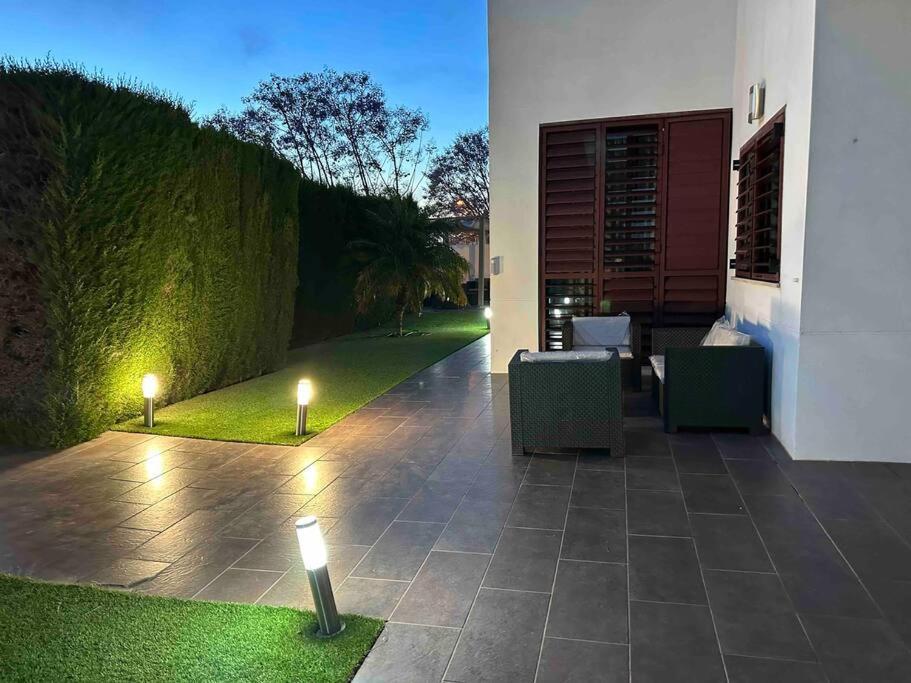 Modern 5-Bedroom Villa With Pool Montequinto Extérieur photo