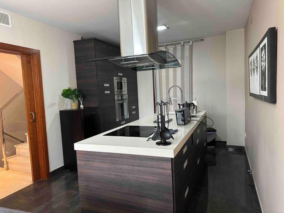Modern 5-Bedroom Villa With Pool Montequinto Extérieur photo