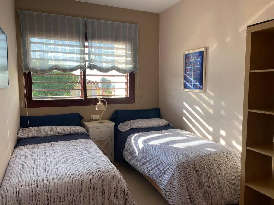 Modern 5-Bedroom Villa With Pool Montequinto Extérieur photo